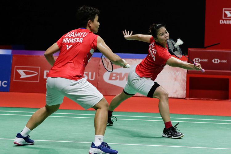 Ganda putri Indonesia, Greysia Polii dan Apriyani Rahayu bertanding melawan ganda putri Denmark, Maiken Fruergaard dan Sara Thygesen pada pertandingan final Daihatsu Indonesia Masters 2020 di Istora Senayan Jakarta, Minggu (19/1/2020). Greysia - Apriyani juara ganda putri setelah menang 18-21, 21-11, dan 23-21.