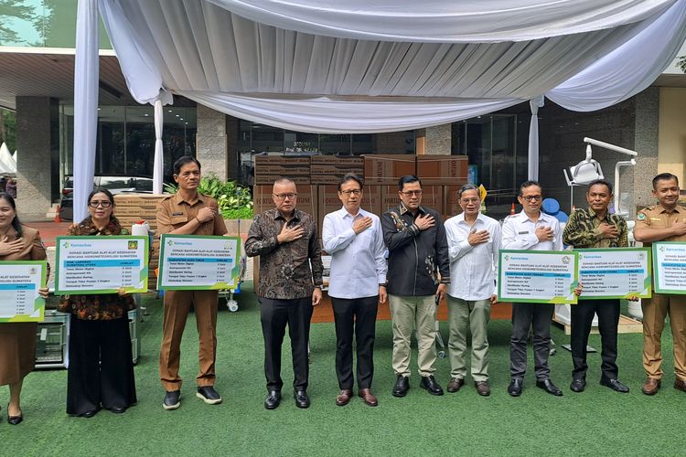 Kemenkes Salurkan Donasi Alkes Rp 1,5 Miliar untuk Pemulihan Usai Banjir Sumatera