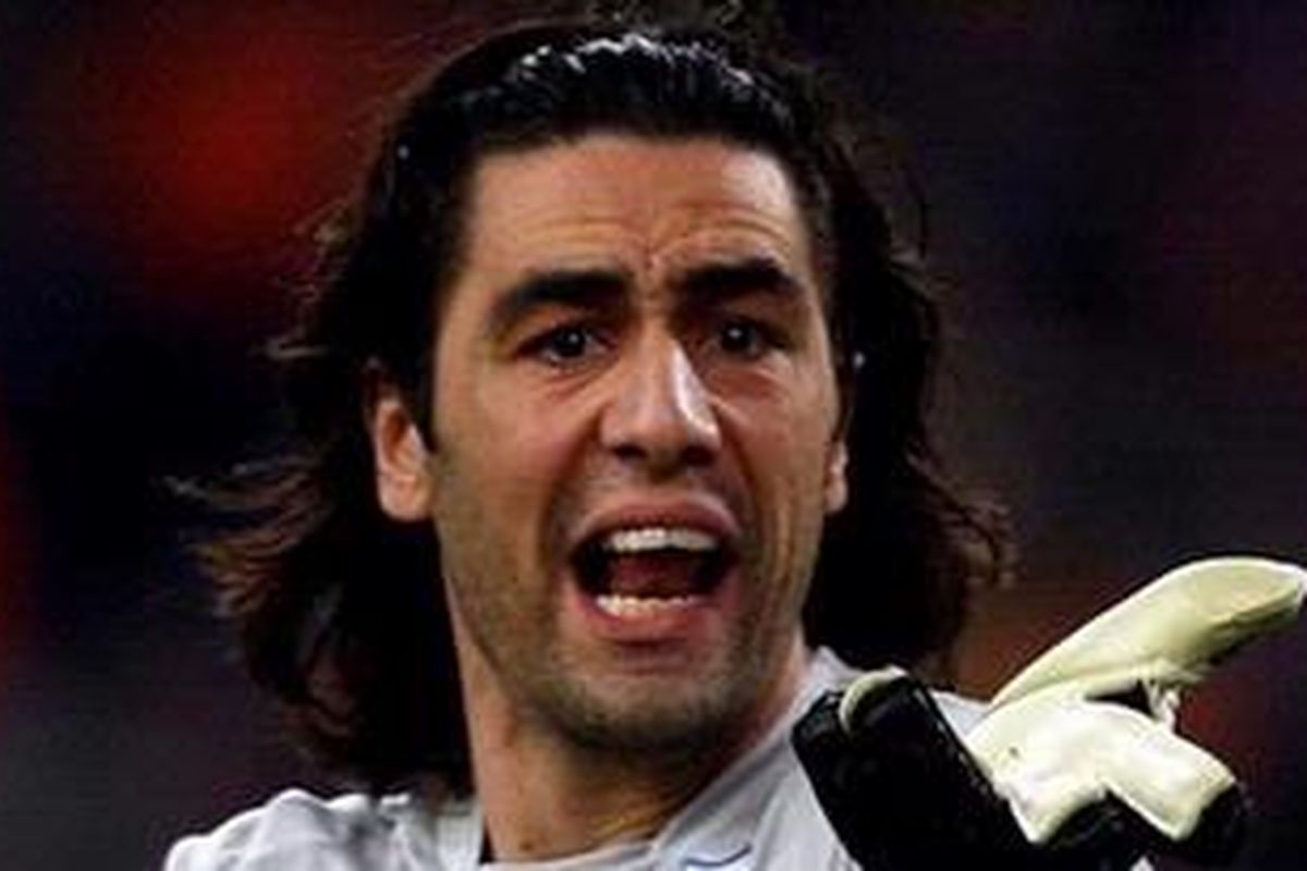 Kiper tim nasional Yunani, Dionisis Chiotis.