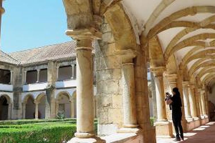Museum Kota Faro menyimpan sejarah peradaban Algarve, mulai dari zaman purba, kekuasaan Islam, hingga penaklukan Romawi. Tempat ini cukup lengkap memberi informasi tentang Algarve.