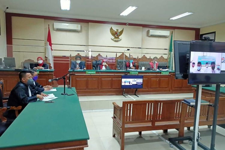Suasana sidang putusan Pengadilan Tipikor pada Pengadilan Negeri Surabaya, Senin (8/11/2021). Foto: Tim Penerangan Kejari Nganjuk