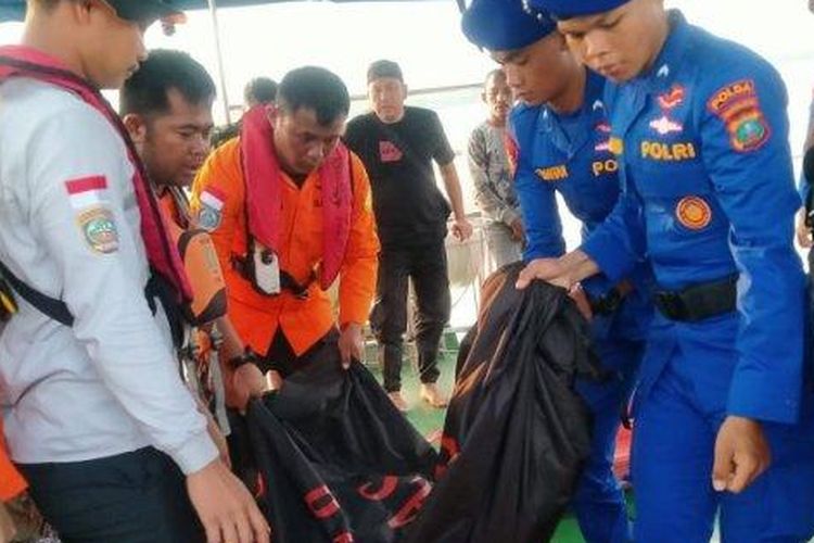 Satu korban tewas pada insiden karamnya Kapal Motor Maharani Sempurna dari Malaysia ke Aceh di Perairan Belawan. 