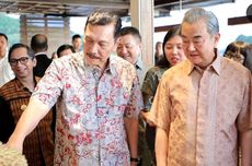 Sambil Makan Durian, Luhut dan Menlu China Bahas Kelanjutan Kereta Cepat 