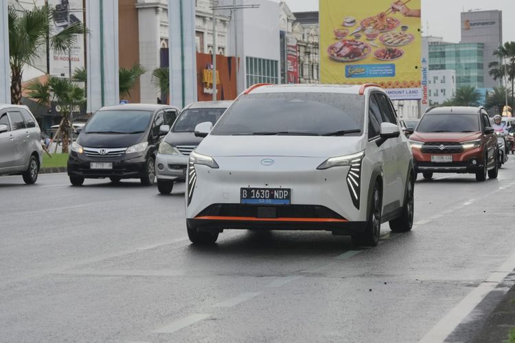 Test drive mobil listrik GAC Indonesia