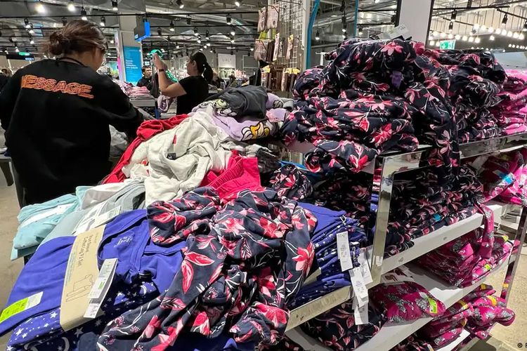 Uni Eropa resmi melarang perusahaan tekstil raksasa untuk menghancurkan pakaian yang tidak terjual.