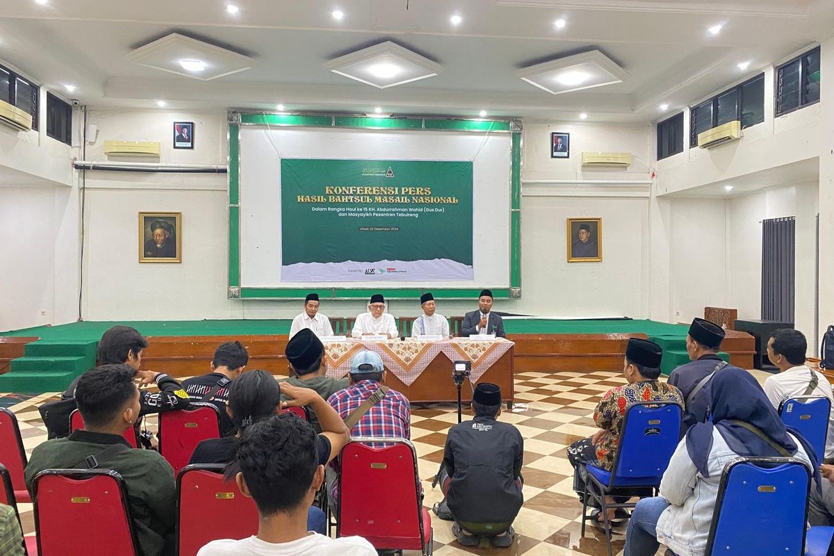 Konferensi pers hasil Bahtsul Masail tentang kasus bullying dan stunting akibat pernikahan dini di Pesantren Tebuireng, Jombang, Jawa Timur, Minggu (22/12/2024) petang.