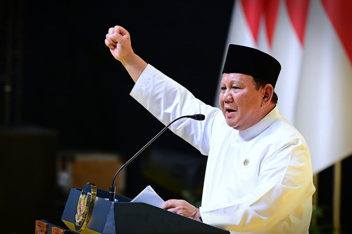 Presiden Prabowo Subianto membantah anggapan bahwa dirinya Rambo Podium alias hanya berani berbicara di depan podium soal penegakan hukum, dalam pidato di puncak HUT Partai Golkar di Istora Senayan, Jakarta Pusat, Jumat (5/12/2025). 
