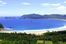 Asyiknya Bersepeda ke Pantai Pulau Merah