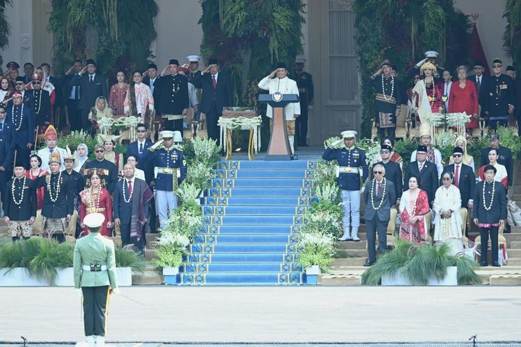 Presiden RI Prabowo Subianto dalam peringatan Hari Ulang Tahun (HUT) ke-80 Republik Indonesia di Istana Merdeka, Jakarta, Minggu (17/8/2025).