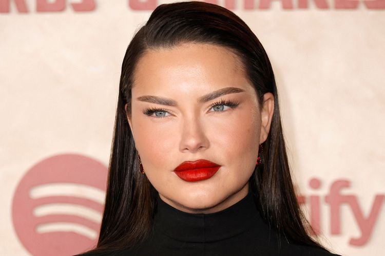 HOLLYWOOD, CALIFORNIA - NOVEMBER 13: Adriana Lima attends The Hunger Games: The Ballad Of Songbirds & Snakes Los Angeles Premiere at TCL Chinese Theatre on November 13, 2023 in Hollywood, California.   Frazer Harrison/Getty Images/AFP (Photo by Frazer Harrison / GETTY IMAGES NORTH AMERICA / Getty Images via AFP)