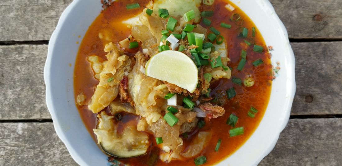 Ilustrasi lontong kikil