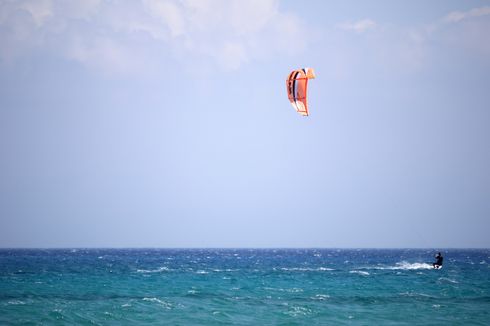 Penasaran Kitesurfing, Bisa Mampir Pameran di Pantai Depok Bantul