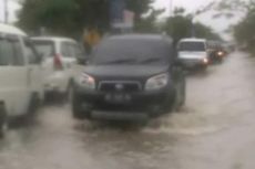 Jalur Trans Sulawesi Terendam Banjir, SPBU Majene Ditutup  