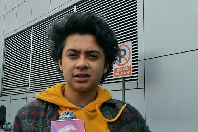 Penyanyi yang juga artis peran Bastian Steel saat diabadikan di gedung Trans TV, Tendean, Jakarta Selatan, Selasa (19/3/2019).