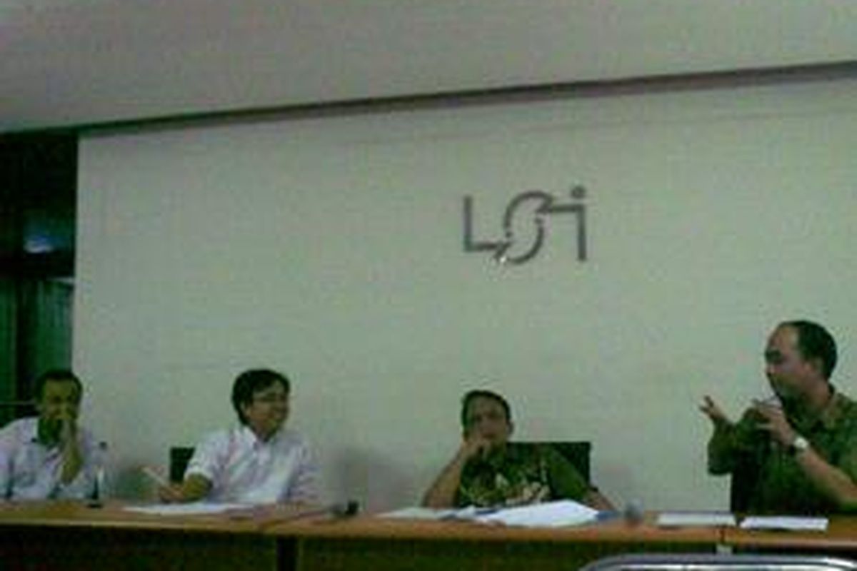 Dalam keterangan pers, Kamis (27/8), Lembaga Survei Indonesia (LSI) menyampaikan bahwa mayoritas menilai kriteria profesionalitas harus menjadi pertimbangan utama SBY dalam memilih para menterinya pada kabinet mendatang.