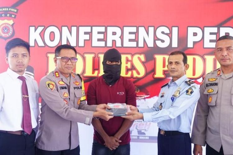 Konferensi pers pengungkapan sindikat penyelundupan pengungsi Rohingya di Pidie, Aceh.