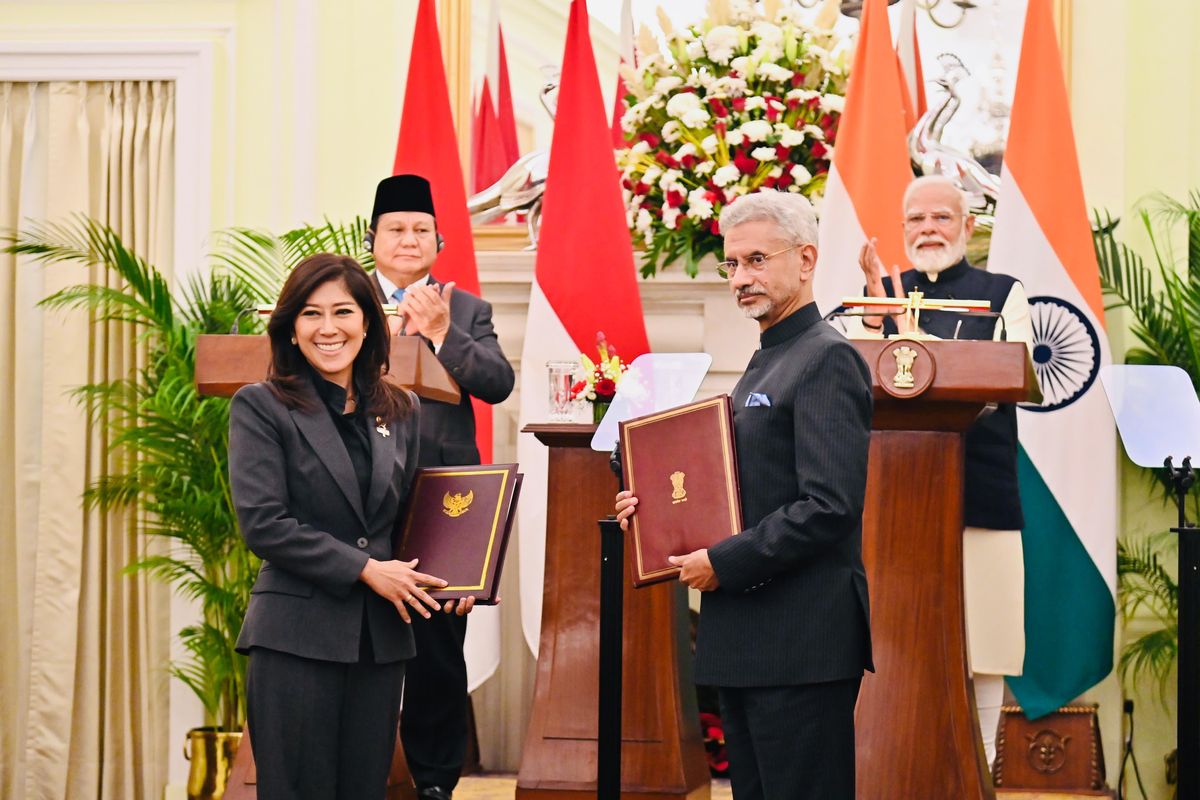 Indonesia dan India menjalin kerja sama strategis bidang digital pada Sabtu (25/1/2025) waktu New Delhi, India, dengan menandatangani Memorandum of Undestanding (MoU). Pertemuan kerja sama ini turut dihadiri oleh Presiden Indonesia Prabowo Subianto, Meutya Hafid  Menteri Komunikasi dan Digital RI (Menkomdigi), Menteri Luar Negeri (Menlu) India S Jaishankar, dan Perdana Menteri (PM) India Narendra Modi.