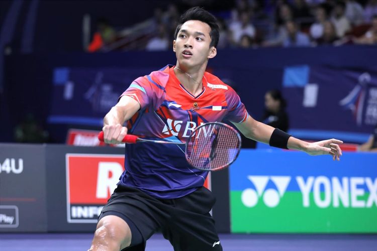 Tunggal putra Indonesia, Jonatan Christie, saat tengah bertanding melawan wakil Jepang, Kodai Naraoka, dalam babak perempat final French Open 2022 pada Jumat (28/10/2022). Terdekat, Jonatan Christie akan menghadapi Viktor Axelsen (Denmark) pada semifinal India Open 2023, Sabtu (21/1/2023). Link live streaming India Open 2023 tersedia di akhir artikel ini.