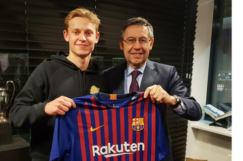 Ke Barcelona, De Jong Bersaing dengan Nama-nama Besar di Lini Tengah