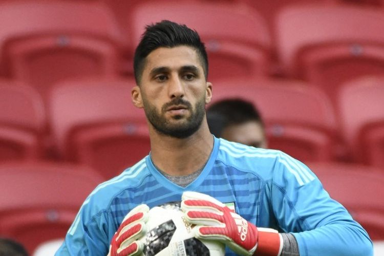 Kiper Iran Alireza Beiranvand mengambil bagian dalam sesi latihan di Kazan Arena pada 19 Juni 2018, menjelang pertandingan sepak bola Grup B Piala Dunia Rusia 2018 antara Iran dan Spanyol.