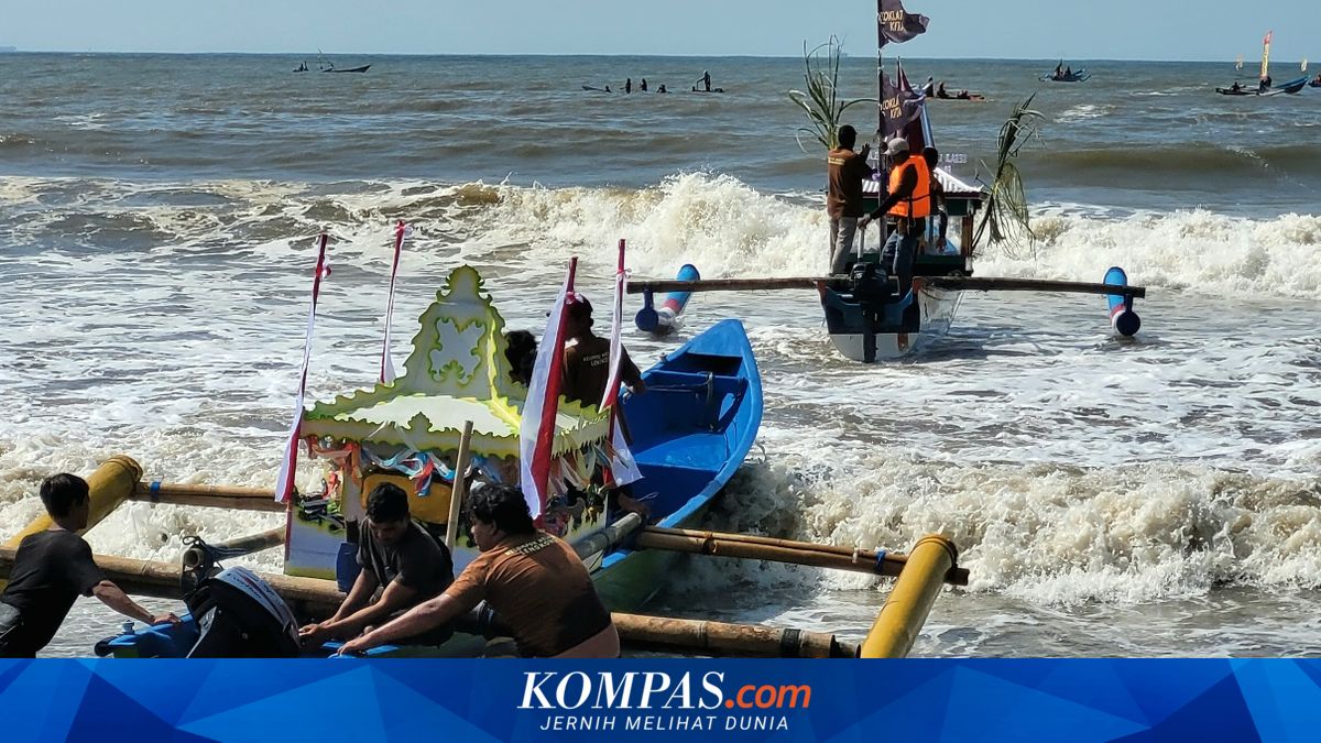 Sedekah Laut Cilacap 2026, Ini Makna 9 Jolen yang Diarak ke Pantai Teluk Penyu