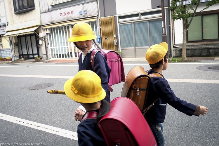 Randoseru, tas anak sekolah di Jepang. Foto diambil di Kinosaki Onsen, Jepang - April 2016