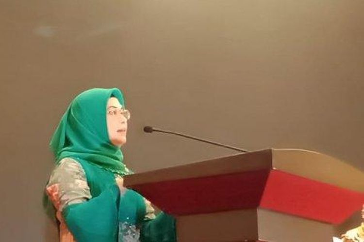 Siti Nur Azizah, Putri Wakil Presiden Indonesia terpilih, Ma'ruf Amin, selepas menghadiri acara penganugerahan dari Rakyat Merdeka Group di Serpong, Tangsel, Selasa (23/7/2019). 