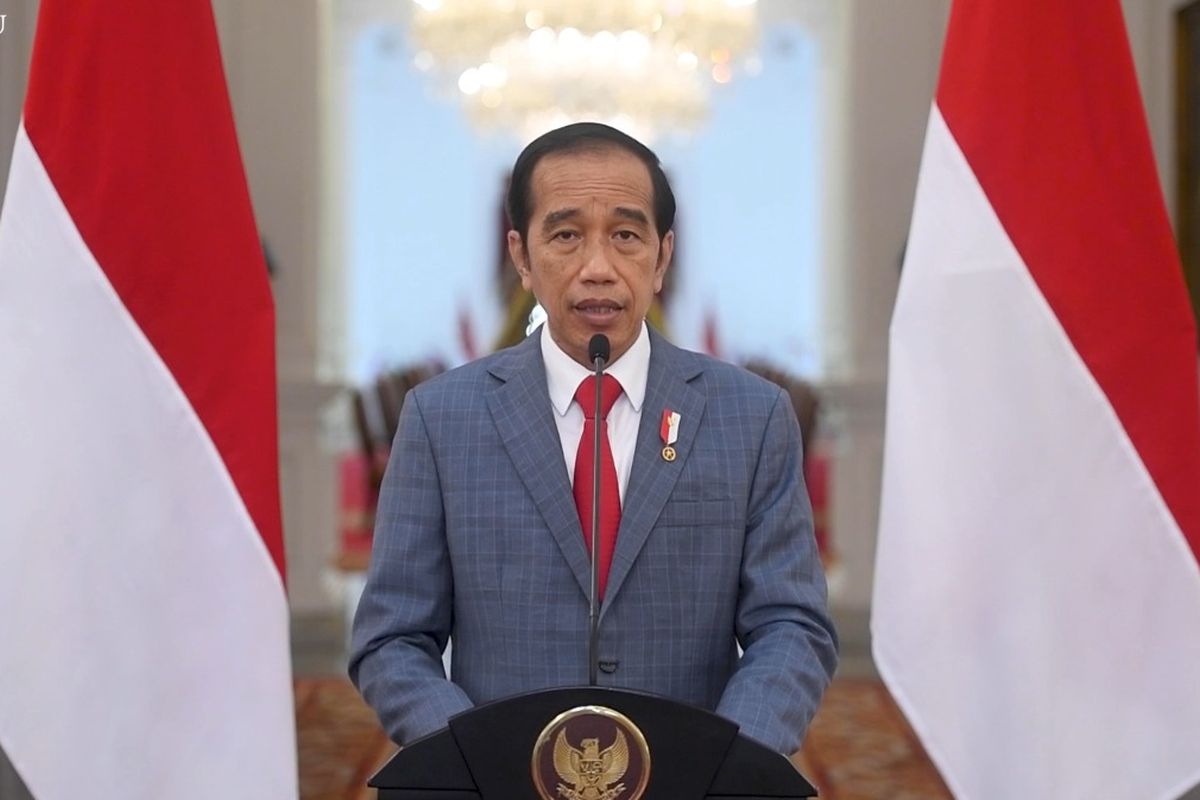 Presiden Joko Widodo saat memberikan sambutan dalam peringatan dies natalis ke-15 Universitas Multimedia Nusantara (UMN) pada 25 November 2021. Tahun ini, dies natalis UMN mengangkat tema ?Menyongsong 100 Tahun Indonesia Merdeka.