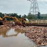 Sampah Sumbat Sungai Bikin Sejumlah Wilayah di Depok Kebanjiran