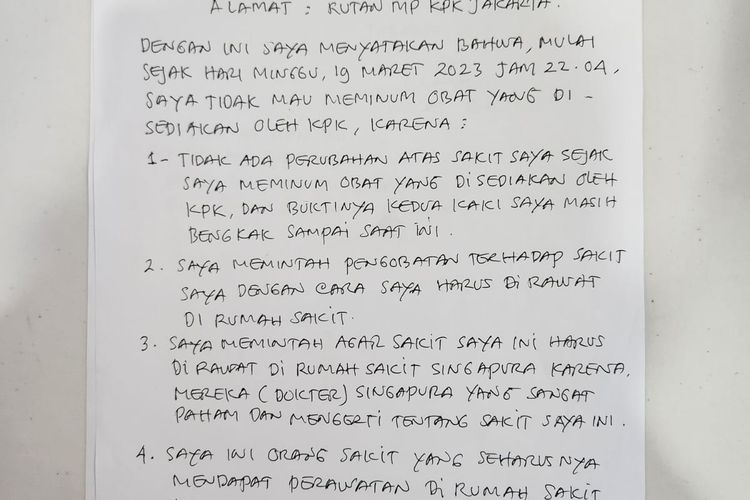 Foto surat pernyataan mogok minum obat yang ditulis Gubernur Papua Lukas Enembe untuk pimpinan KPK dan sejumlah pihak lainnya. Sumber: Kuasa Hukum Lukas Enembe.