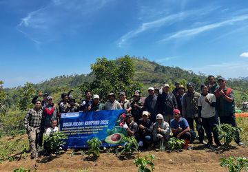 Dosen Pulang Kampung IPB Kenalkan Pupuk Hayati kepada Petani di Garut