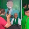 Kunjungi Kantor DPW PPP Sulut, Ganjar Diteriaki Presiden hingga Diberikan Sorban Hijau 