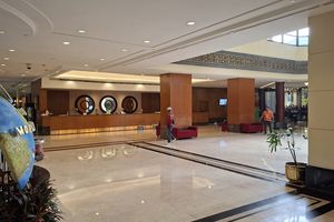 Penampakan Hotel Sultan Usai Dieksekusi: Lengang, Restoran Masih Sisakan Makanan