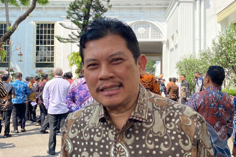 Direktur Utama BPJS Kesehatan Ali Ghufron Mukti saat ditemui di Kompleks Istana Kepresidenan, Jakarta Pusat, Senin (27/5/2024). 