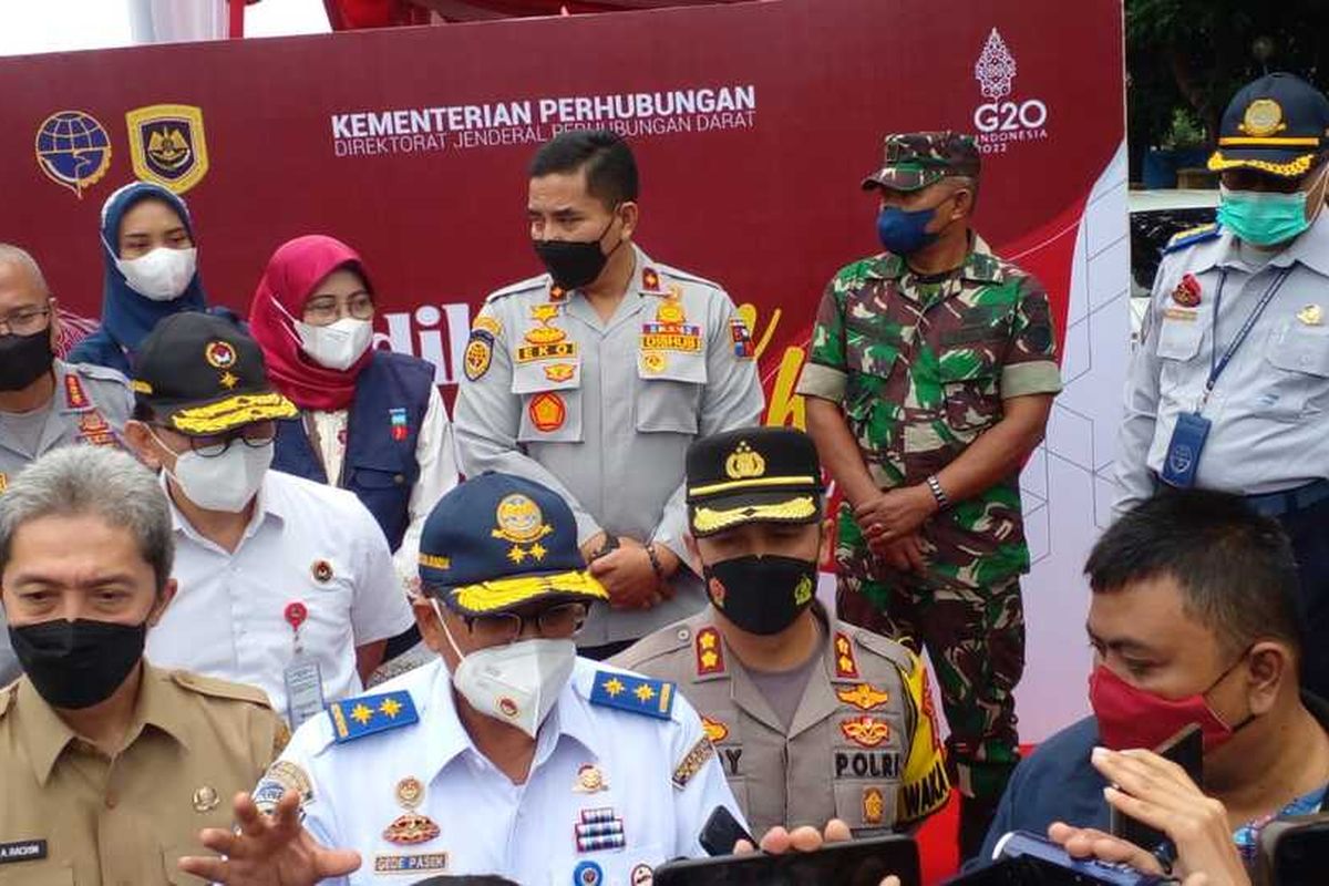 Irjen Kementerian Perhubungan (Kemenhub) Gede Pasek saat memberikan keterangan pers usai melepas program mudik gratis di Terminal Baranangsiang, Kota Bogor, Jawa Barat, Kamis (28/4/2022).