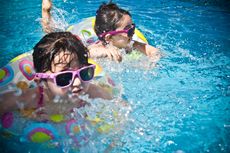 Berenang Bantu Tingkatkan Kecerdasan Anak