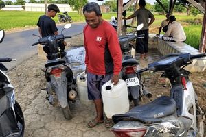 Kemarau Panjang di Majalengka, Warga Rela Tempuh Jarak 1,5 Km ke Desa Tetangga demi Air Bersih