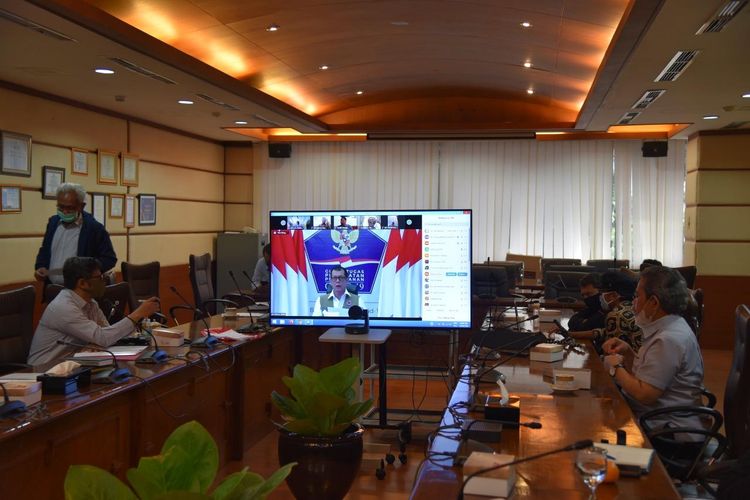 Rapat secara virtual antara Timwas DPR Penanggulangan Covid-19 dengan Gugus Tugas Percepatan Covid-19 yang membahas ?Koordinasi Penanggulangan Pandemi Covid-19, Kamis (16/4/2020).
