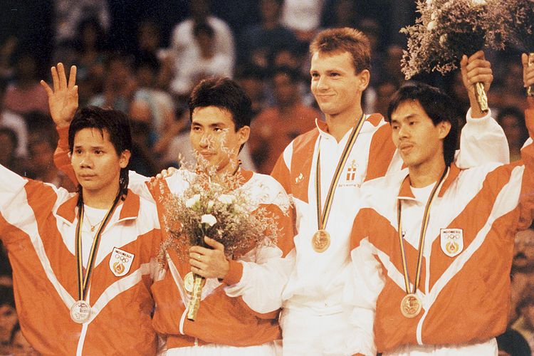 Hermawan Susanto mempersembahkan medali perunggu dari nomor tunggal putra Olimpiade Barcelona 1992. 