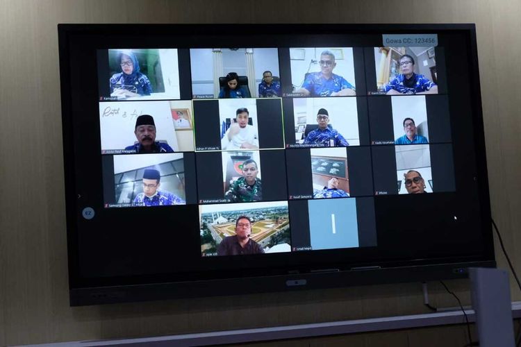 Rapat Forkopimda Kabupaten Gowa, Sulawesi Selatan melalui video konference terkait perkembangan pandemi virus coron. Jumat, (27/3/2020).