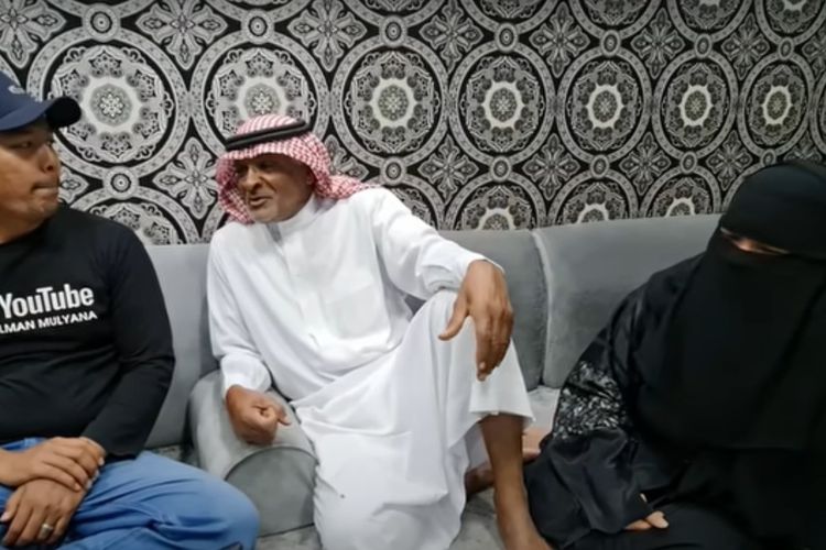 Alman Mulyana (kiri), Muhammad Khoirullah Asiri (tengah), dan Umi Hanan (kanan) dalam video Wow!! TKW Mendadak Jadi Jutawan Dinikahi Jenderal yang diunggah pada 15 April 2021.