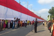 Cerita Warga Kediri Bentangkan Bendera Sepanjang 1.000 Meter, Kades: Menjahitnya Sebulan