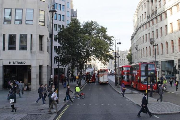 Salah satu sudut kota London, Inggris. Transportasi publik di kota ini saling terintegrasi dengan baik.