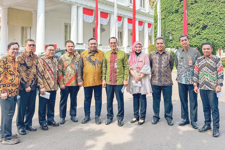 Presiden RI Joko Widodo (Jokowi) menerima penghargaan Agricola Medal dari Organisasi Pangan dan Pertanian PBB (Food and Agriculture Organization/FAO).

