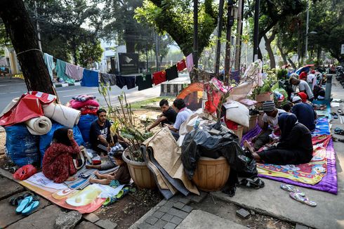 Pemprov DKI Jakarta Carikan Tempat Tinggal untuk Pencari Suaka di Trotoar Kebon Sirih