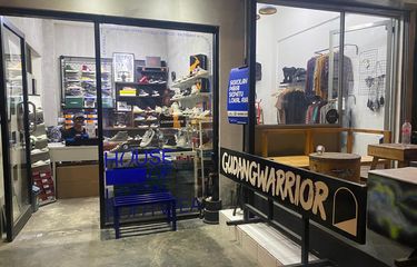 Toko Sepatu Lokal di The Hallway Bandung Banyak Diminati Turis