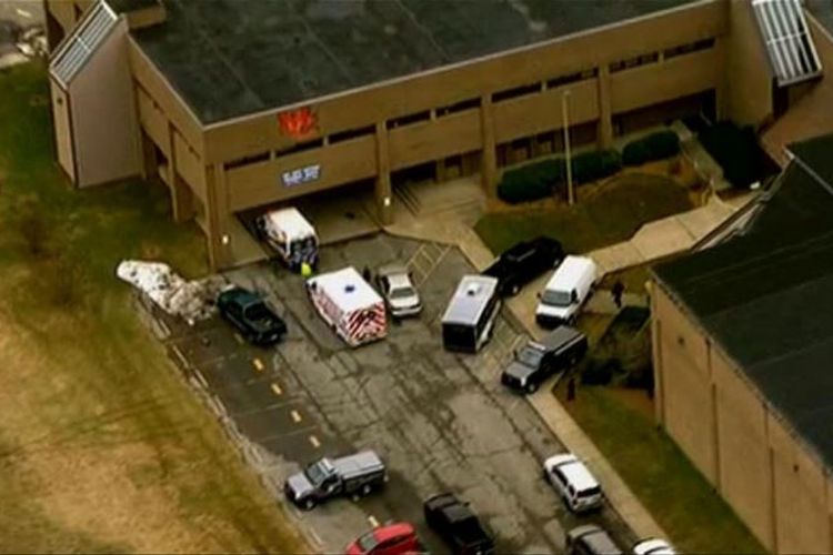 Medis langsung datang ke SMA Marshall County 10 menit setelah penembakan berlangsung Selasa (23/1/2018). Dalam insiden tersebut, 2 orang siswa tewas, dan 17 lainnya terluka.