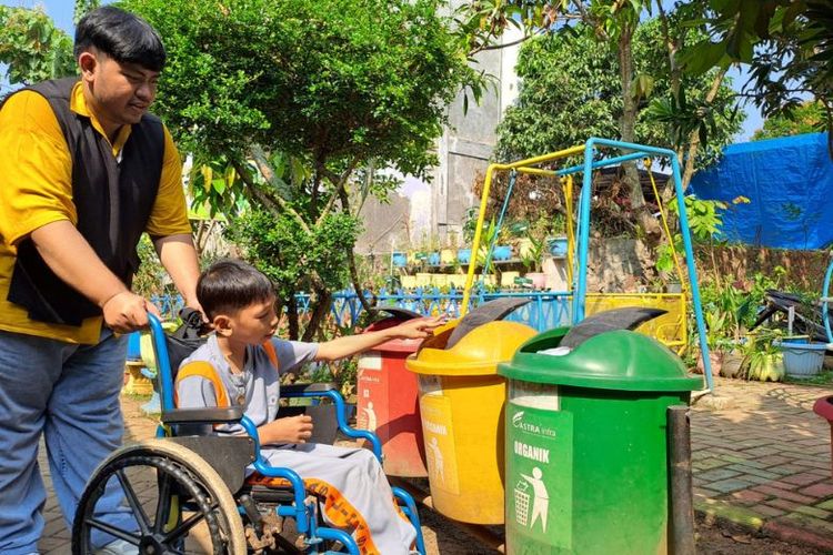 Sekolah Khusus (SKh) Aditiya Silih Asih di Serdang Kulon, Kabupaten Tangerang, Banten, binaan Astra Infra, berhasil berkontribusi mewujudkan lingkungan berkelanjutan. Sekolah ini meraih predikat sebagai Sekolah Adiwiyata 2024 tingkat Provinsi Banten. 