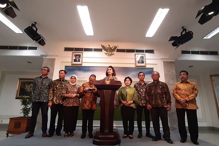 Panitia Seleksi Calon Pimpinan Komisi Pemberantasan Korupsi (KPK) usai bertemu Presiden Jokowi di Istana Kepresidenan, Jakarta, Senin (17/6/2019). Dari pertemuan tersebut, Presiden berharap Pansel KPK menghasilkan calon pimpinan KPK dengan kemampuan managerial dan menguasai dinamika pemberantasan korupsi.