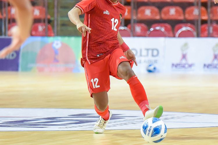 Pemain timnas futsal Indonesia, Ardiansyah Runtuboy, beraksi di ajang Piala AFF Futsal 2022 di Hua Mark Indoor Stadium, Bangkok, Thailand. Terkini, timnas futsal Indonesia menjadi juara MNC International Futsal Cup 2022 setelah mengalahkan Thammasat Stallion, Jumat (9/9/2022). 